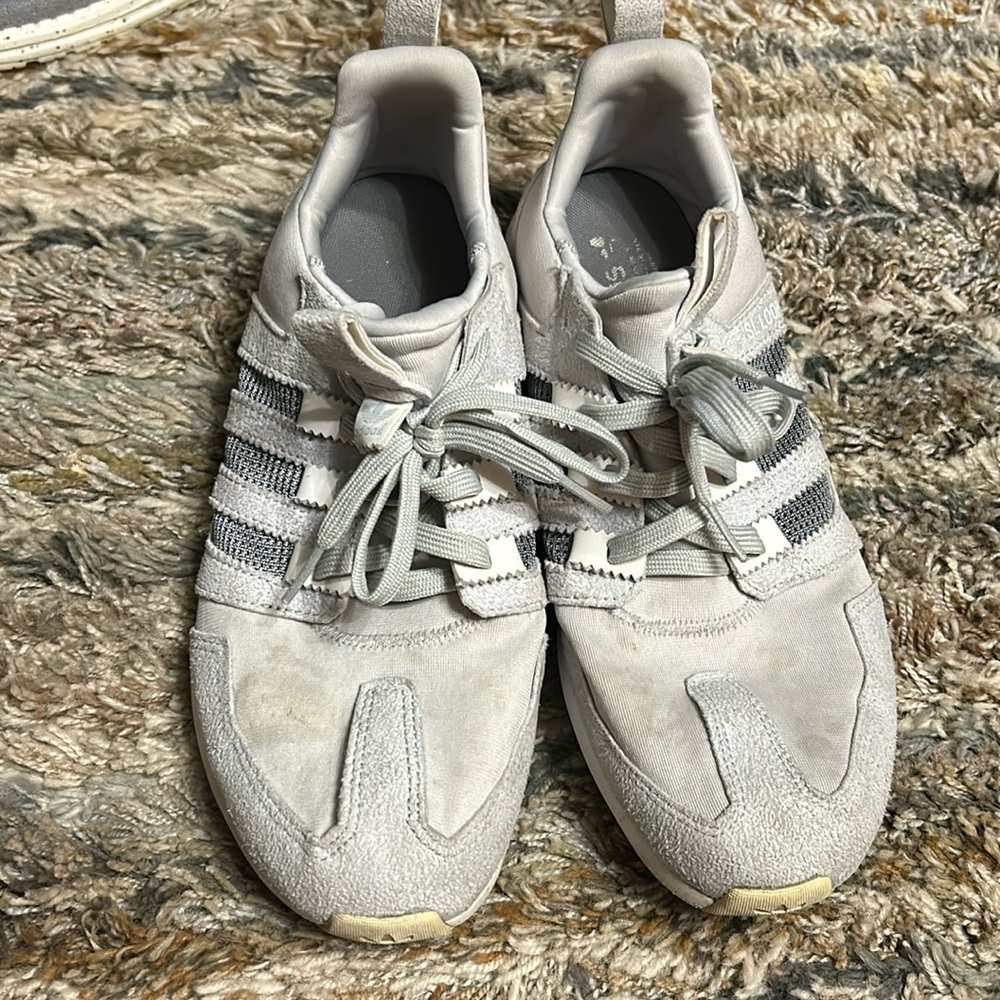 Men’s adidas Grey White SL Loop Size 10
